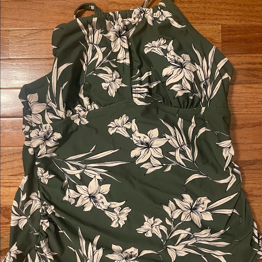 Olive Green Floral Tankini Top. Size XL. Very Flattering! Excellent Condition!